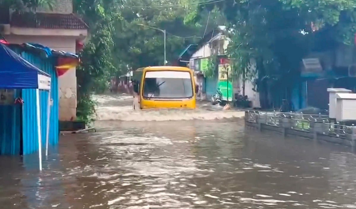 PTI : A bus moves on a flooded road following heavy rainfall, near Andheri Subway in Mumbai, Monday, July 8, 2024